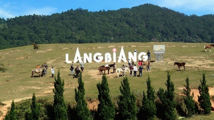 HIKING LANBIANG PEAK - DA LAT 1 DAY TRIP